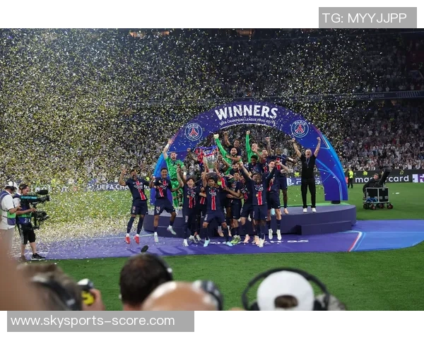 英超激战：巴黎圣日耳曼大胜曼城红牌争议引发全场热议与激情